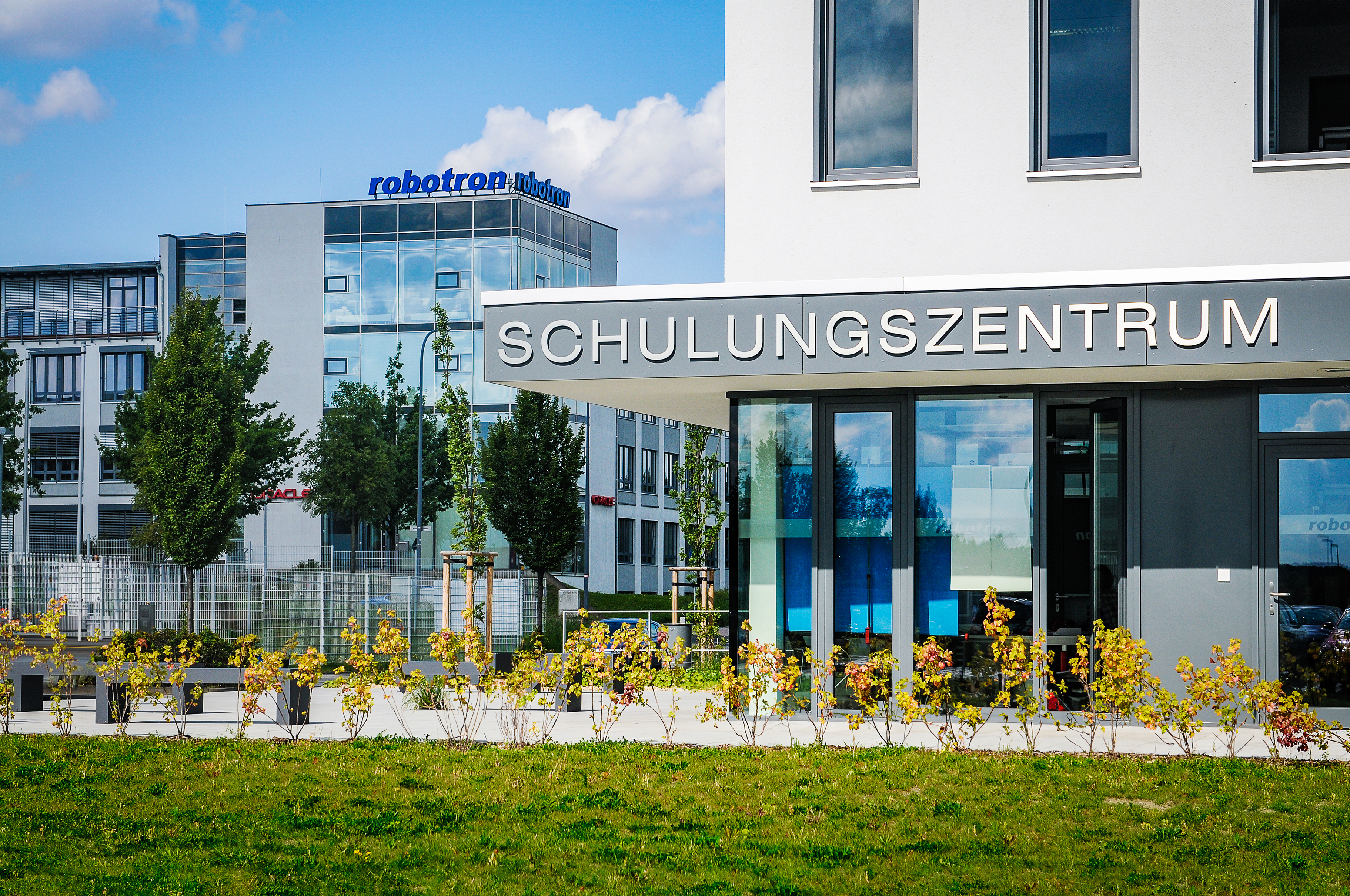 Frontansicht des Robotron Schulungszentrum in Dresden Coschütz